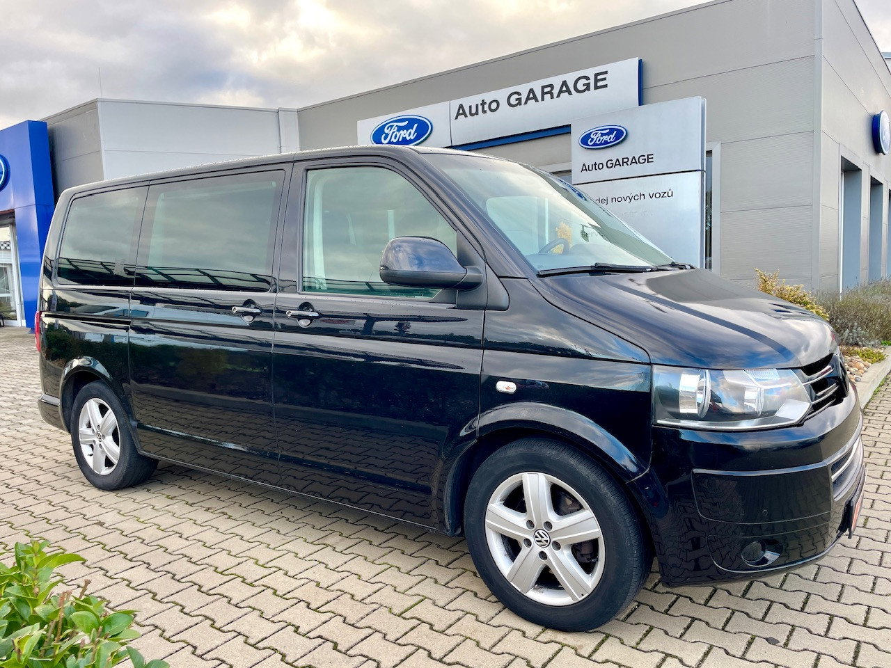 VW Caravelle