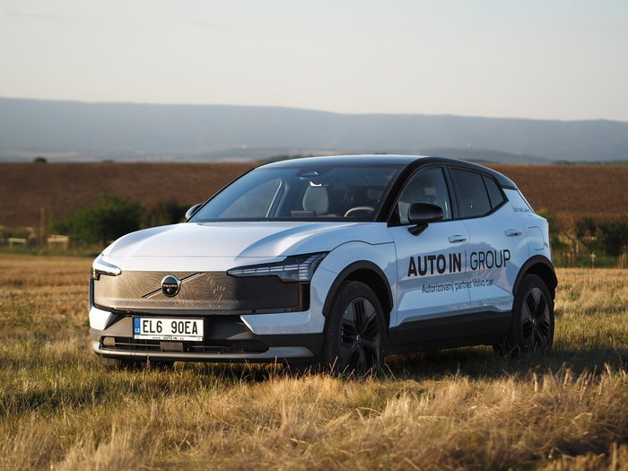 Volvo EX30 CC ULTRA 315kW AWD 360°kamera
