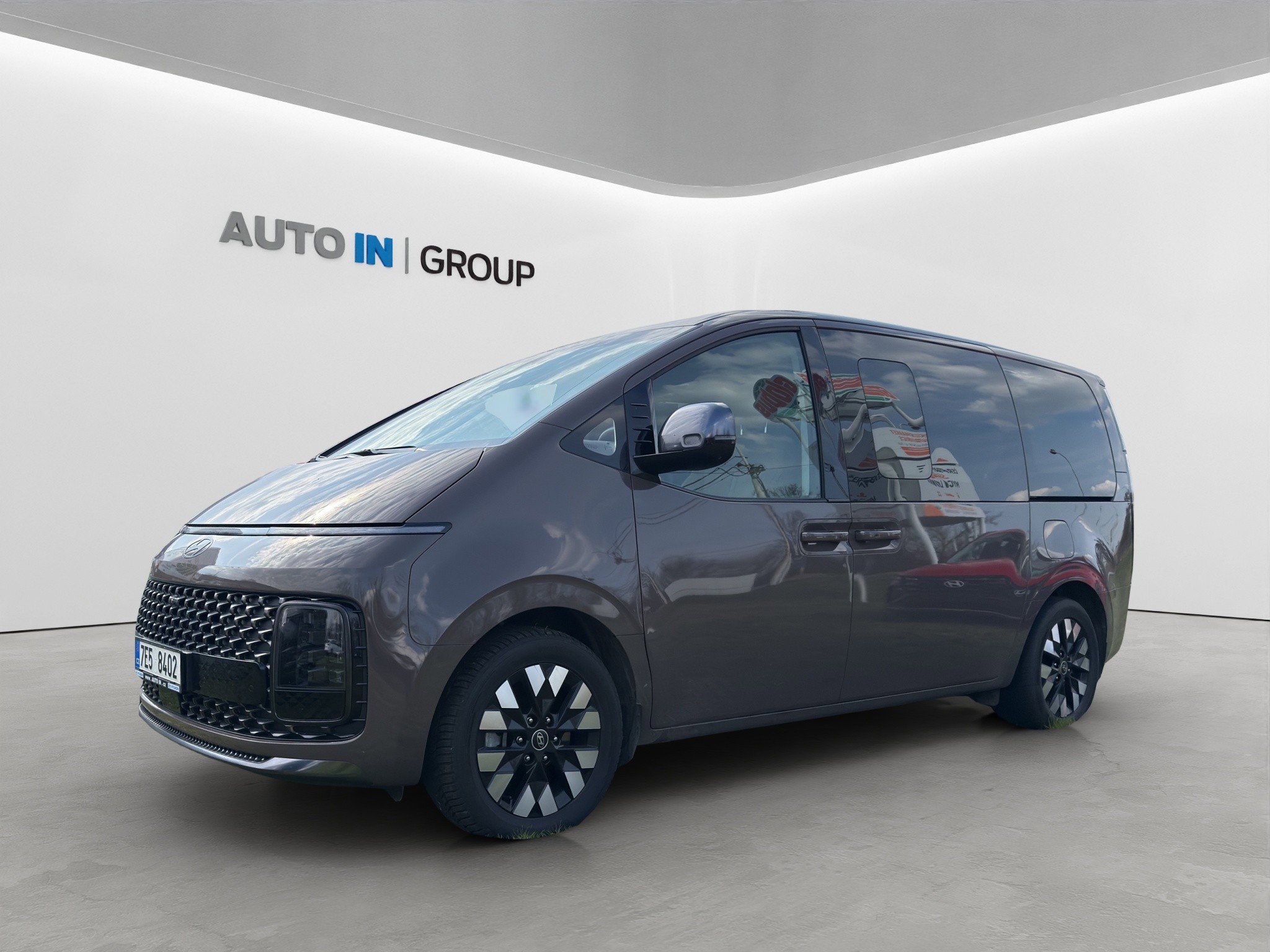 Hyundai Staria LUXURY 7 míst 1,6 T-GDI HEV