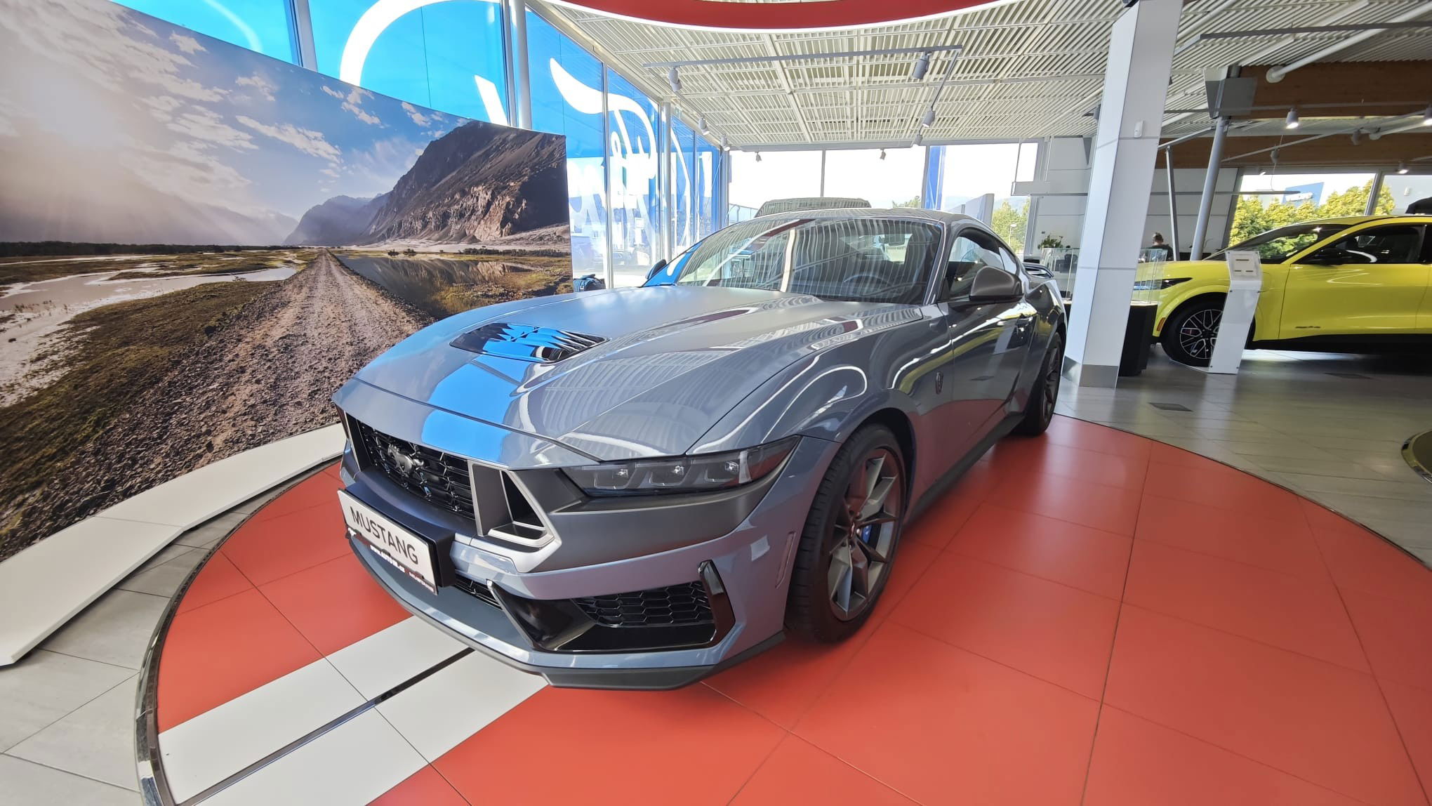 Ford Mustang V8 DARK HORSE Fastback 5,0 DARK HORSE 334 kW / 453 k 10st. automatická